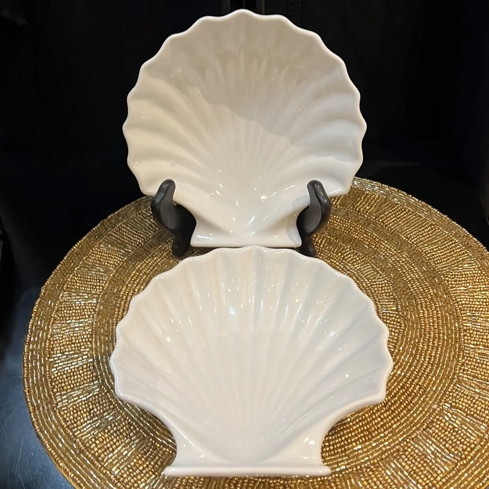 2 Vintage Porcelain White Clam 6.5” Scallop Shell Shape Deep Baking Dishes set 2